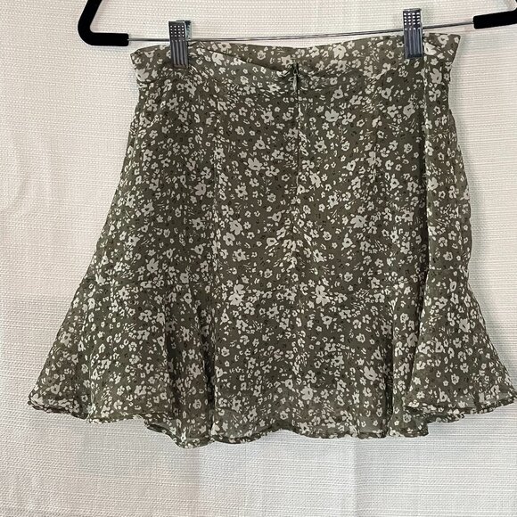 Boutique Green Floral Skirt Size Small - 0295 - Picture 2 of 3